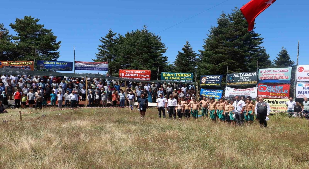 Alaçamdaki şenlikte Başpehlivan Resul Güne orman şehitleri adına güreşti