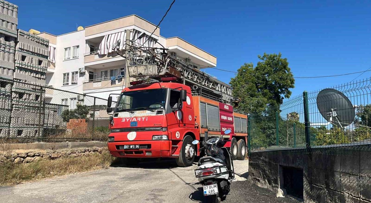 Alanyada 4 katlı binada yangın