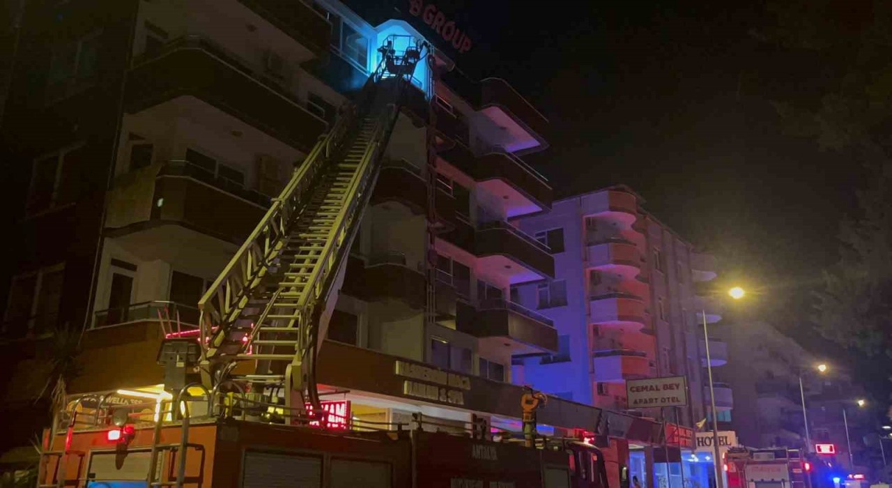 Alanyada apart otelde yangın korkuttu