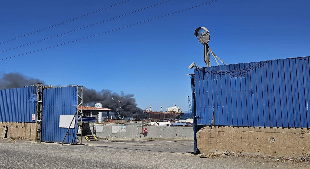 Aliağada sökümdeki tanker gemide yangın
