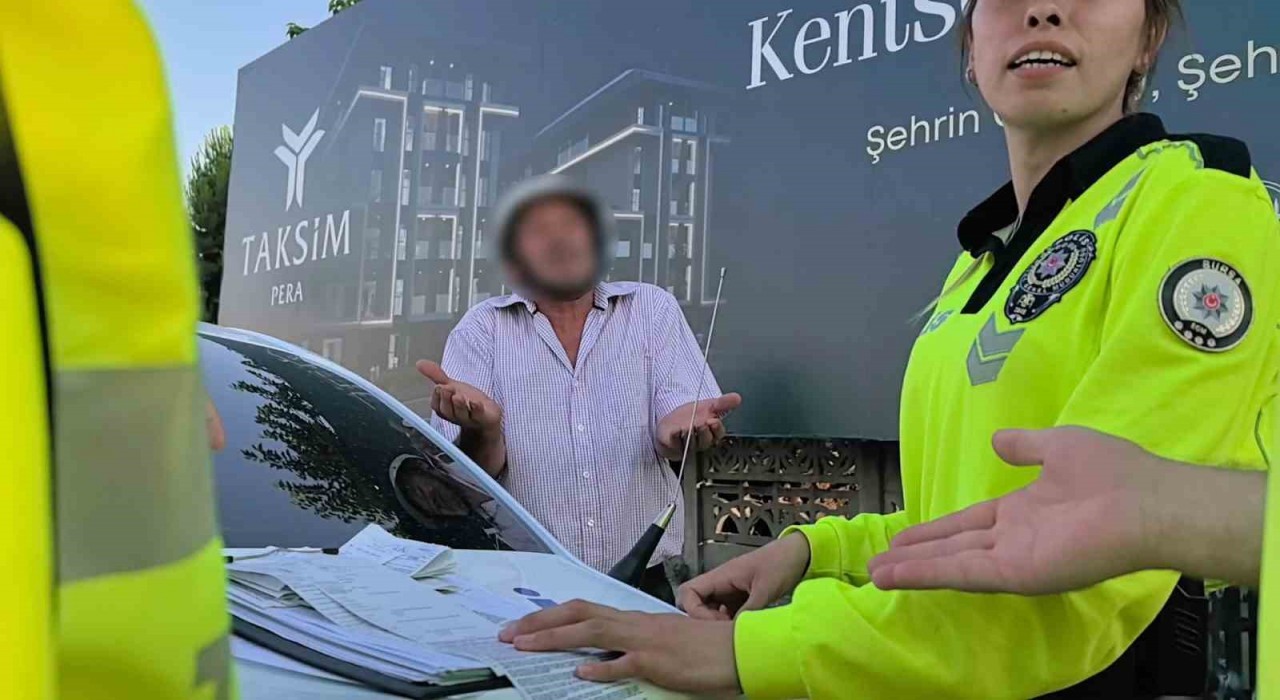 Alkollü sürücü polise yakalandı: Sanki cinayet mi işledik 5 tane kağıt imzalattın