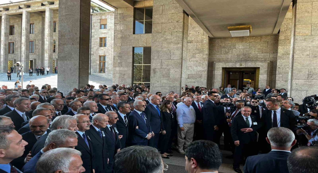 Altan Öymen için TBMMde cenaze töreni düzenlendi