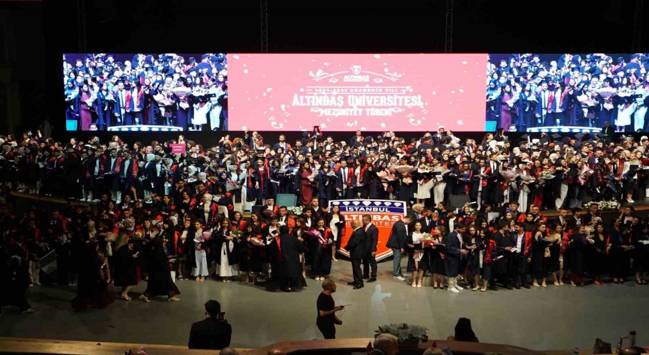 Altınbaş Üniversitesi 2024-2025 Akademik Yılı Mezuniyet Töreni düzenlendi