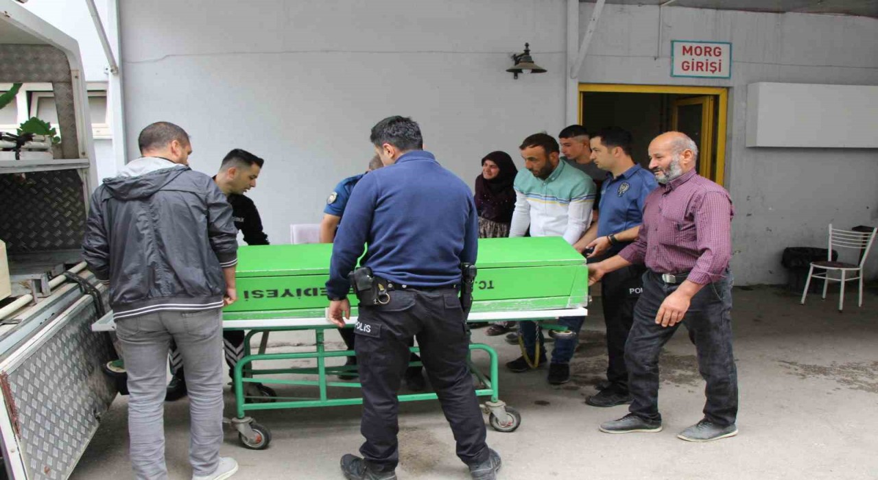 Amasyada cezaevinden çıkan adam tartıştığı eşini vurup intihar etti