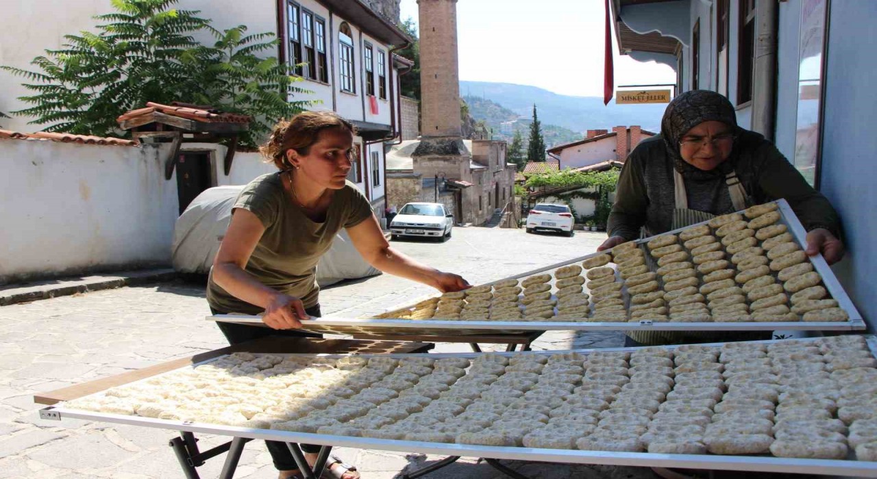 Amasyada tescilli ‘sıkma tarhana sezonu başladı
