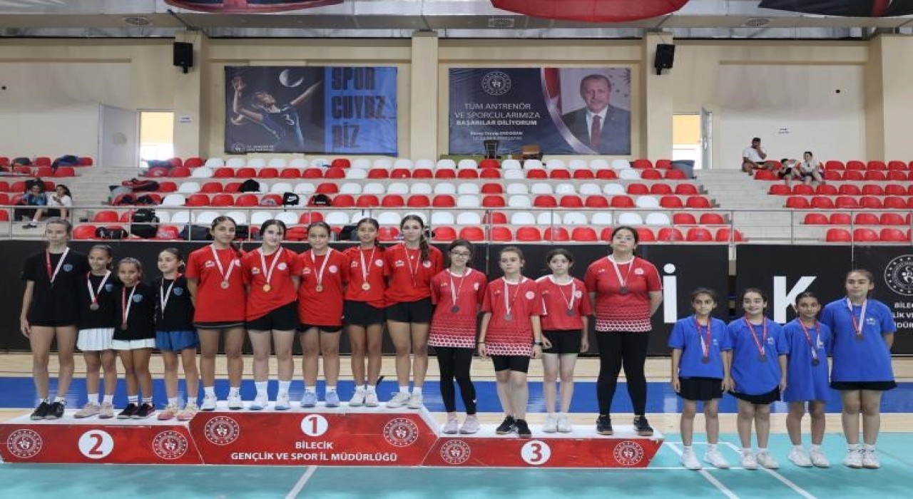 Anadolu Yıldızlar Ligi Badminton Grup Müsabakaları Bilecikte tamamlandı
