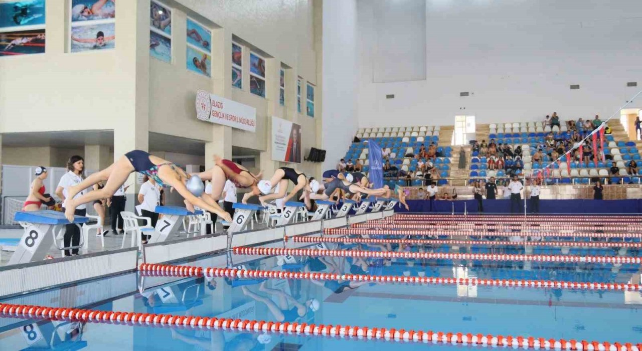 Analig yüzme heyecanı Elazığda yaşandı