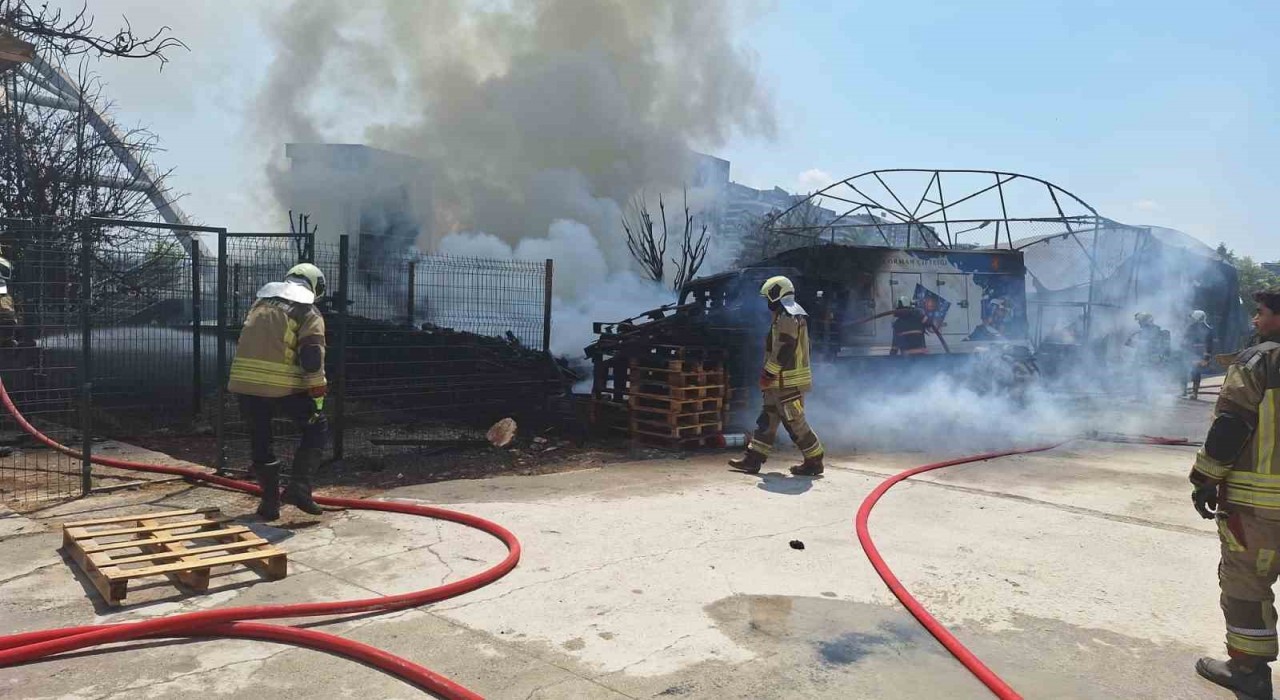 Ankarada fabrika deposunda yangın