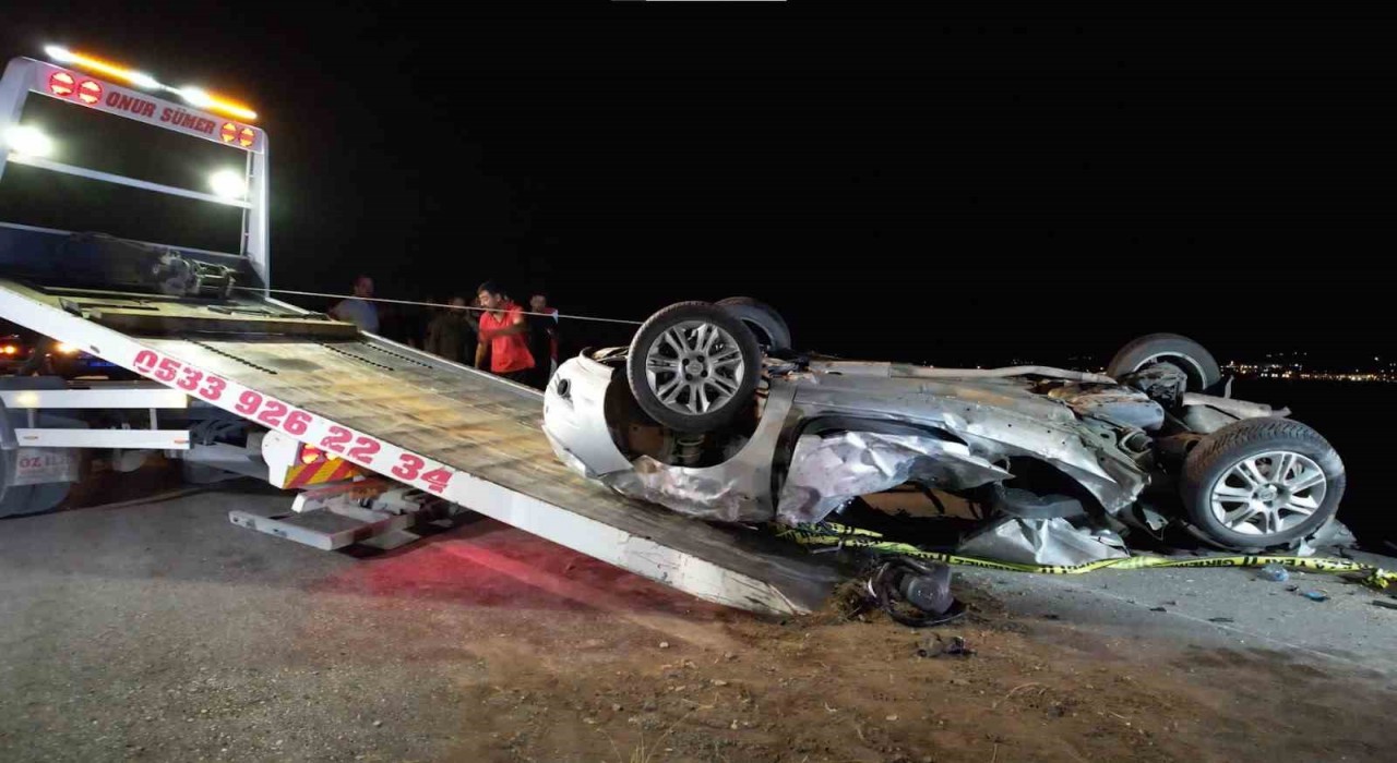 Ankarada iki otomobil kafa kafaya çarpıştı: 3 ölü
