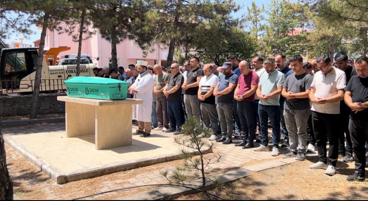 Ankarada kazada hayatını kaybeden 15 yaşındaki kız son yolculuğuna uğurlandı