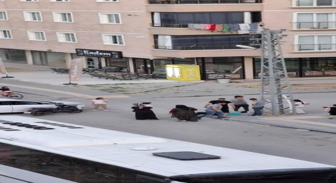 Ankarada motosiklet otomobile çarptı: 1 yaralı