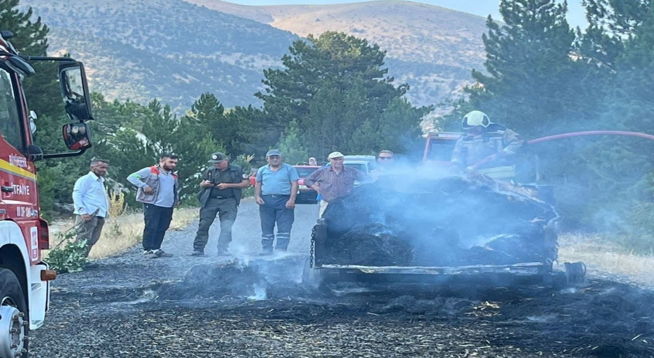 Ankarada saman yüklü römork yandı