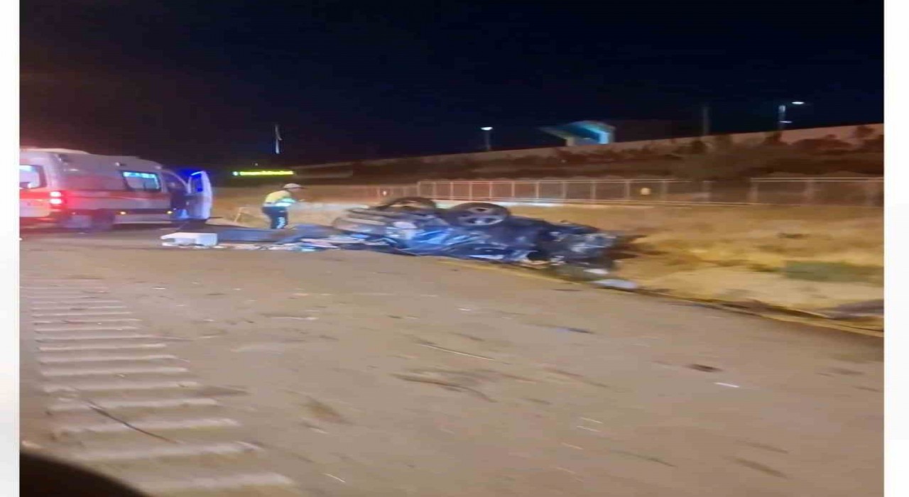 Ankarada ters yola giren otomobil, karşı yönden gelen otomobile çarptı: 2 ölü