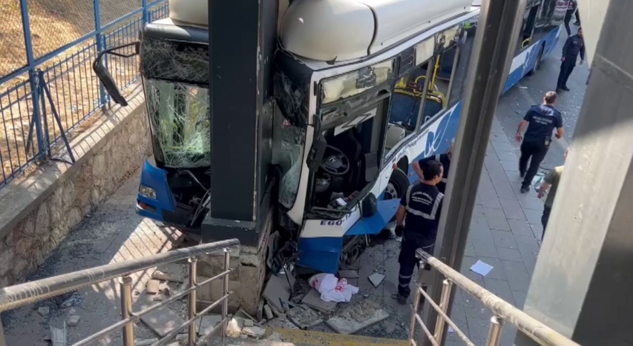 Ankaranın Keçiören ilçesinde bir EGO otobüsü kaza yaptı. Kazada çok sayıda yaralı olduğu belirtildi.