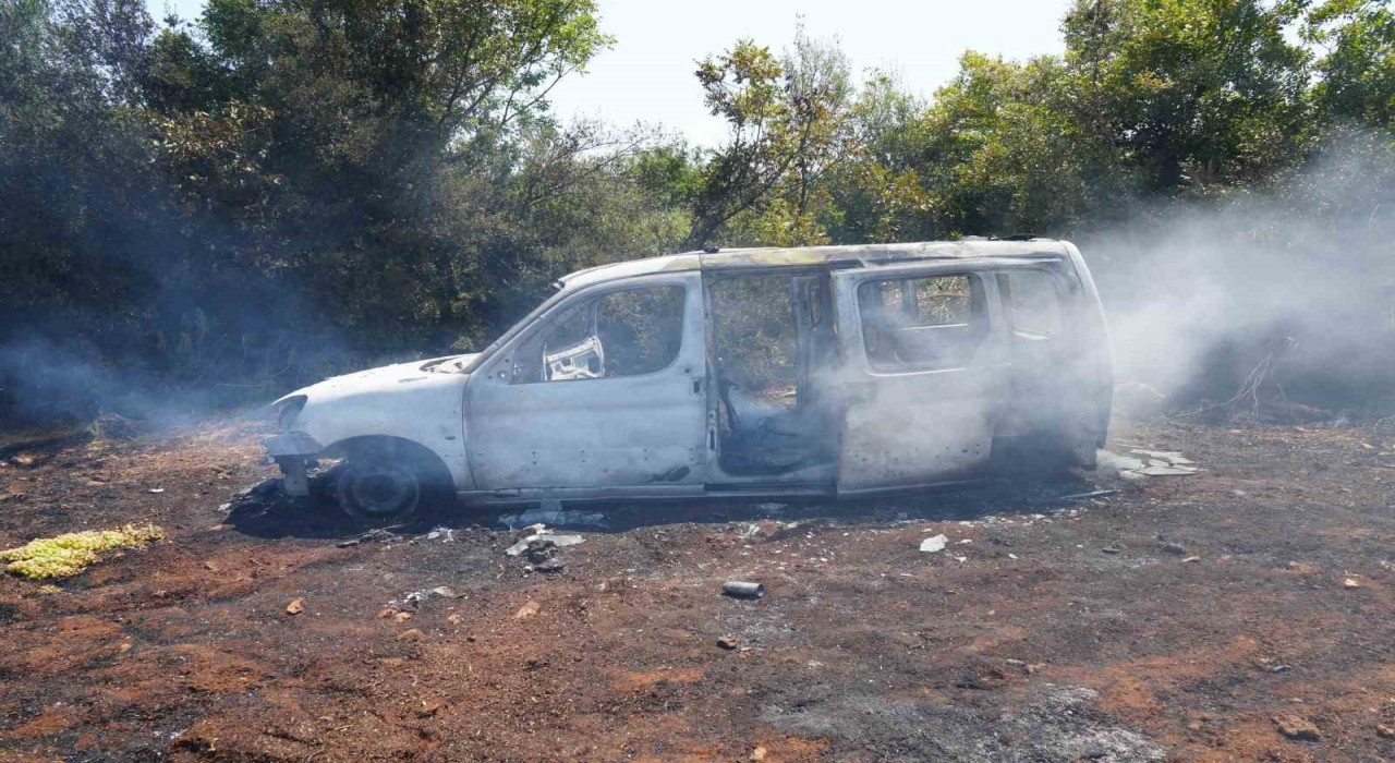 Antalyada çıkan yangında alevler arasında kaldılar