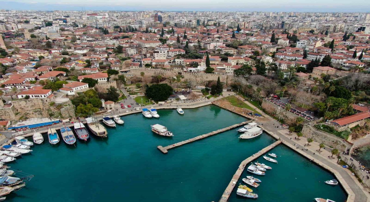 Antalyada fiyat indirimine rağmen otellerde doluluk beklenti altında kaldı