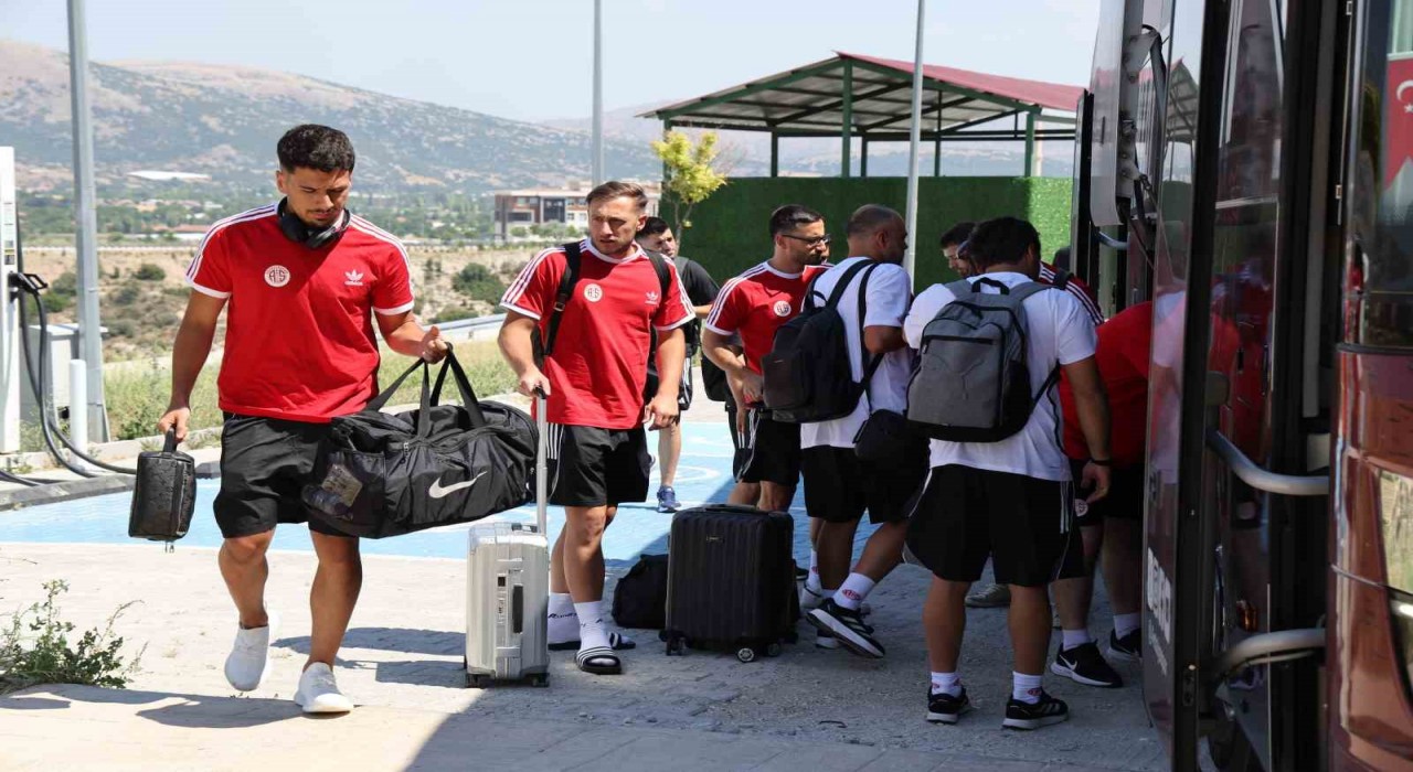 Antalyaspor Burdurda kampa girdi