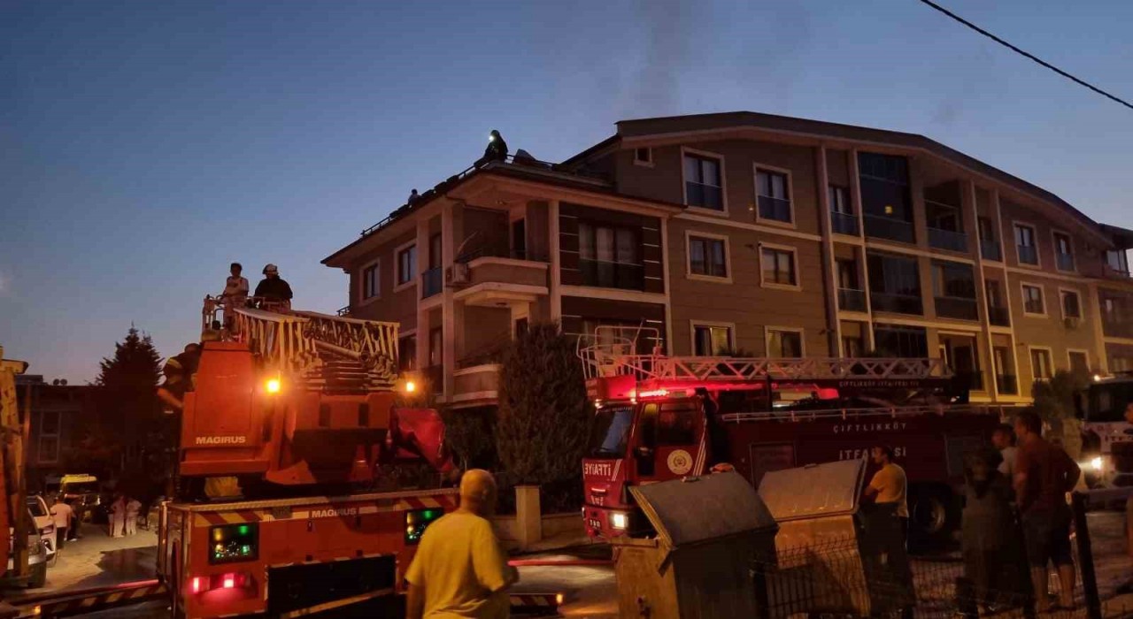 Apartman yangınında 2nci kattan düşen kişi yaralandı
