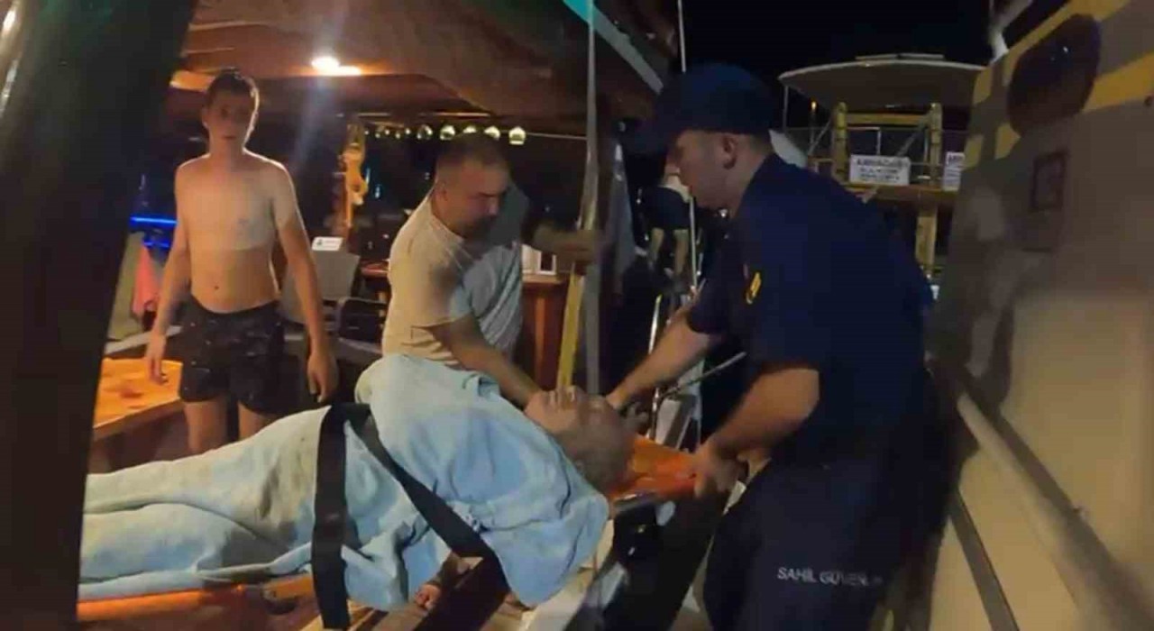 Araç yolu olmayan Kaleköyde kalp krizi geçiren vatandaşa sahil güvenlik ekipleri yetişti