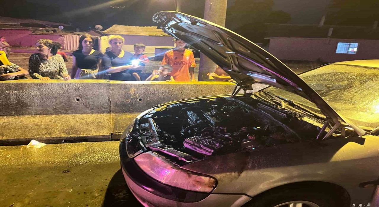 Aracı yanan sürücünün yardımına vatandaşlar koştu