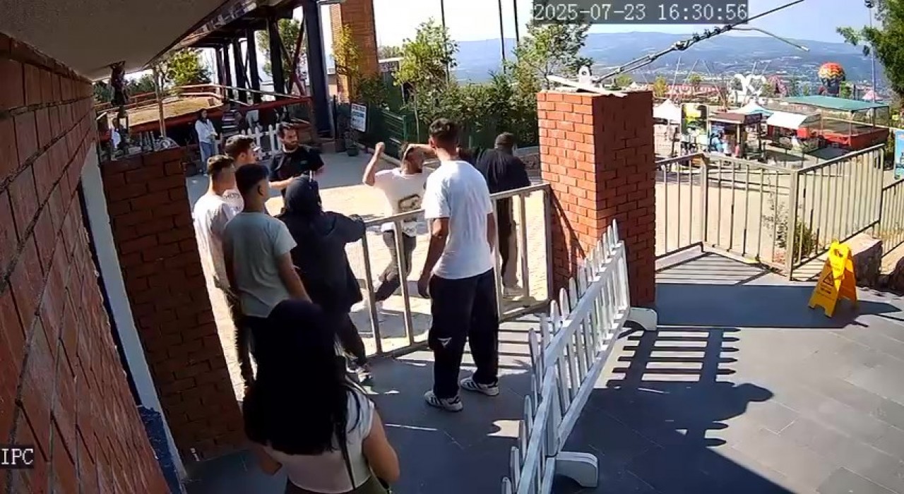 Arap turistten 4 fotoğraf için 2 bin 400 TL istediler, şoför karşı çıkınca burnunu kırdılar