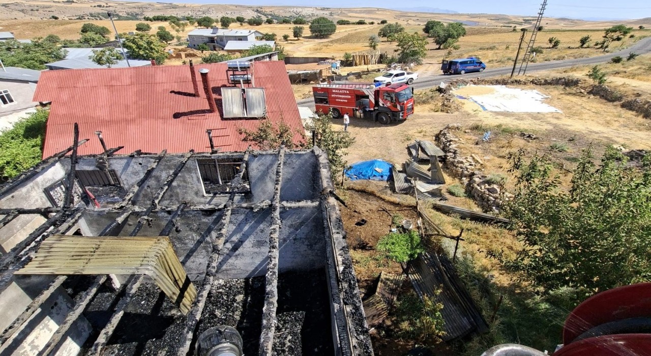 Arapgirde korkutan ev yangını
