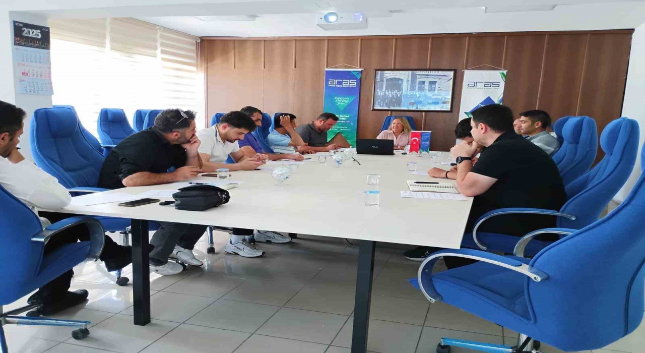 Aras EDAŞtan Hizmet Bölgesinde Etkili İletişimle Fark OluşturmA ve Şikâyet Yönetimi Eğitimi