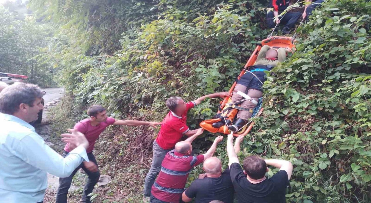 Arazide yaralanarak mahsur kalan kadın, AFAD tarafından kurtarıldı