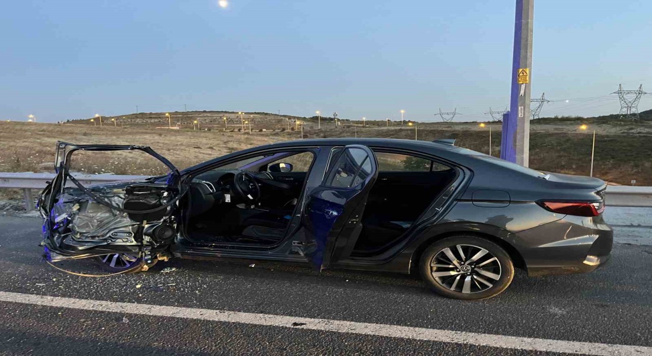 Arnavutköyde emniyet şeridinde inen sürücüye minibüs çarptı: 1 ölü