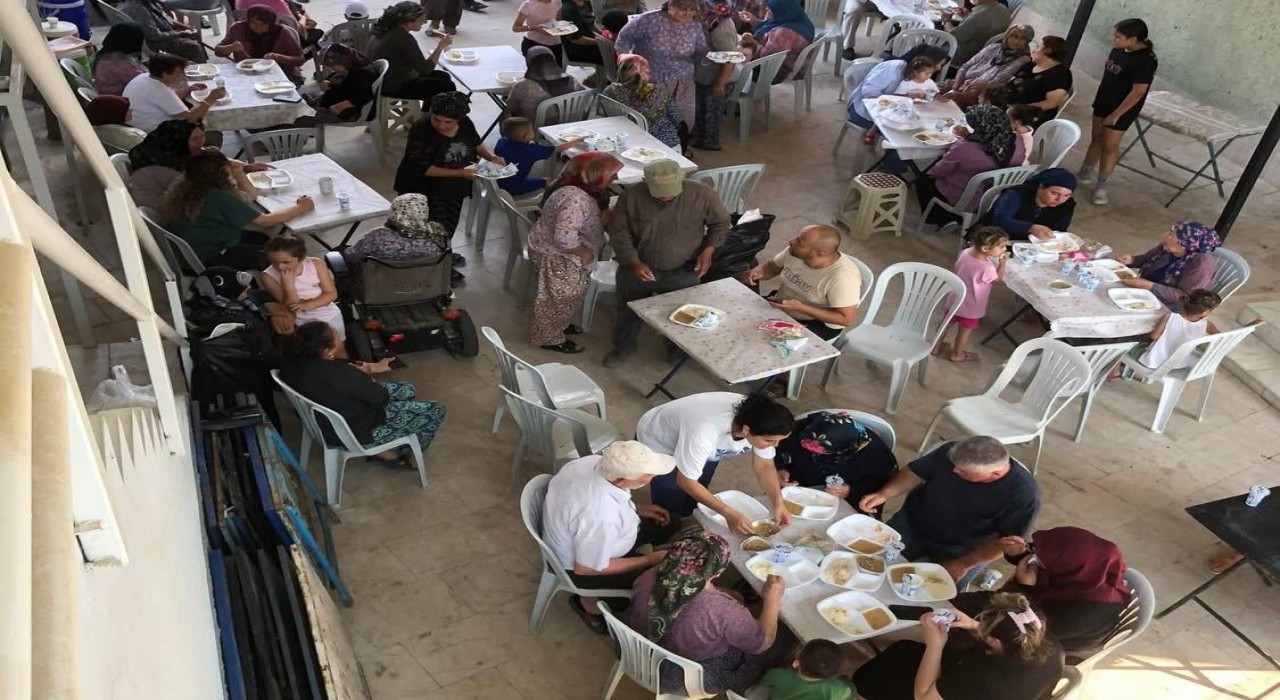 Aşağıkoçaklar Mahallesinde muharrem ayı ikramı