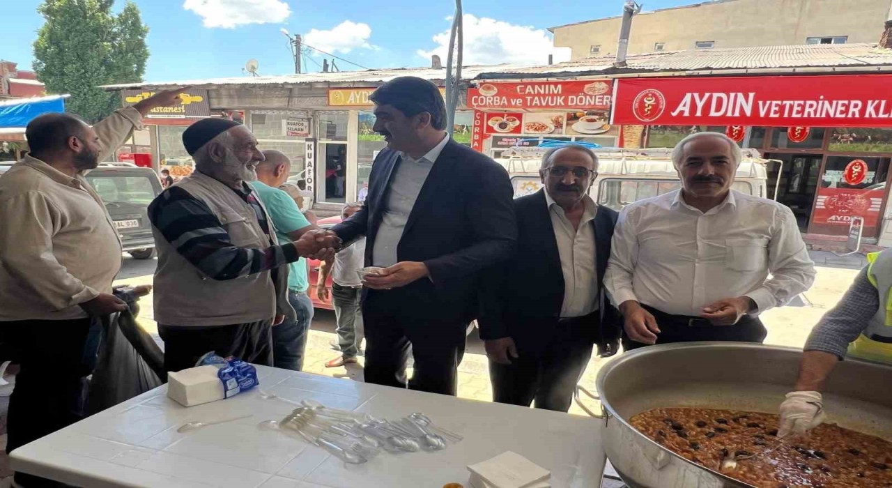 Aşkalede aşure ikramına yoğun ilgi