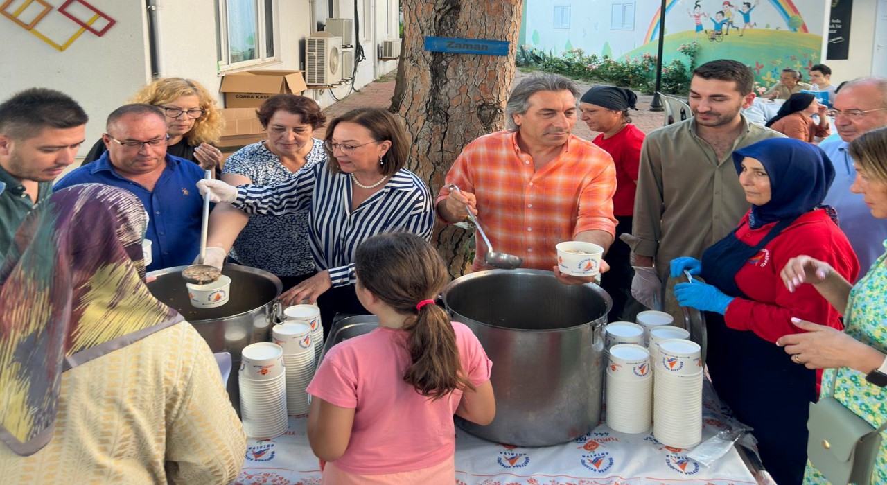 Aşurenin bereketi Muratpaşada paylaşıldı