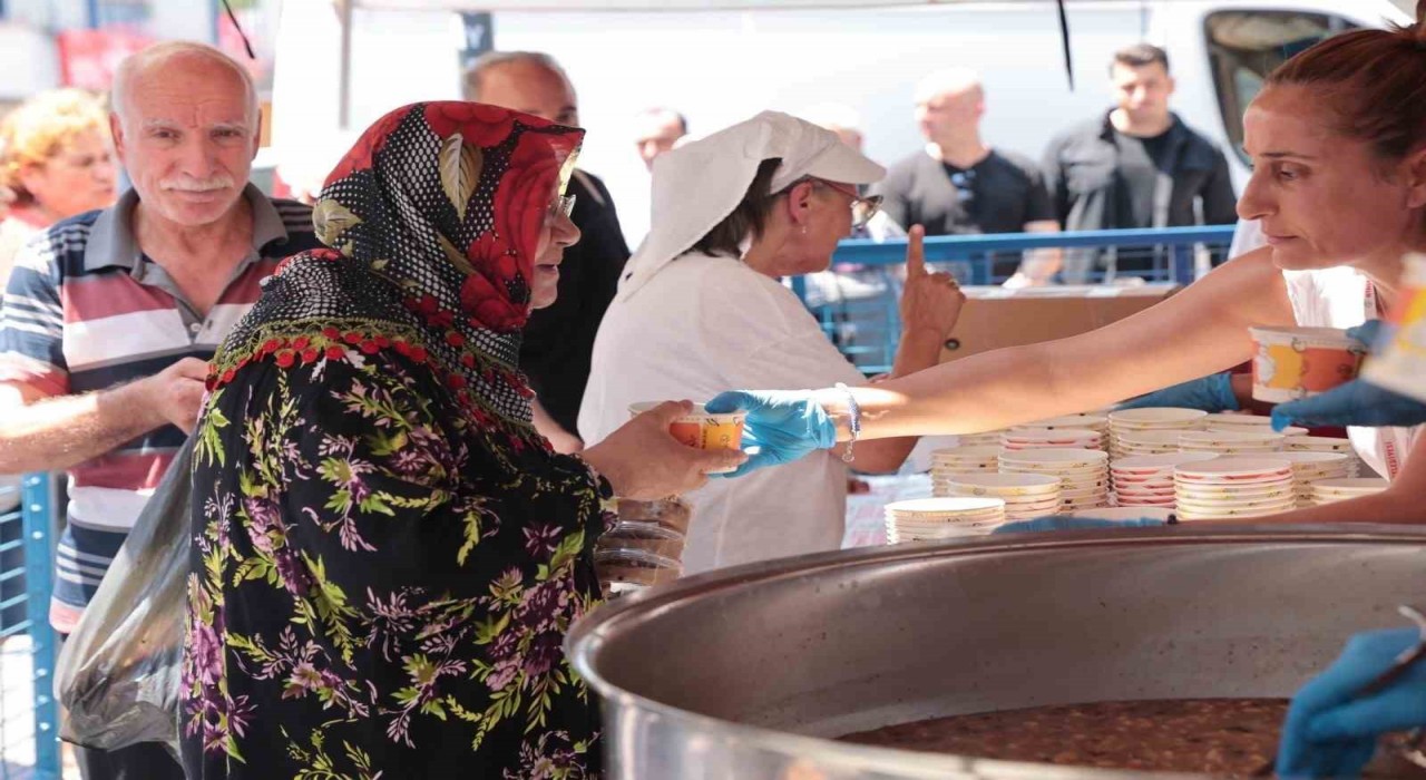 Ataşehirde 12 farklı noktada aşure dağıtılacak