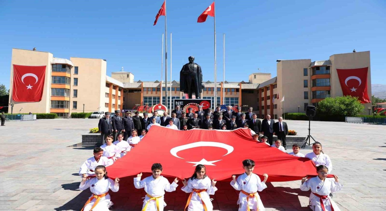 Atatürkün Erzincana gelişinin 106ncı yıl dönümü törenle kutlandı