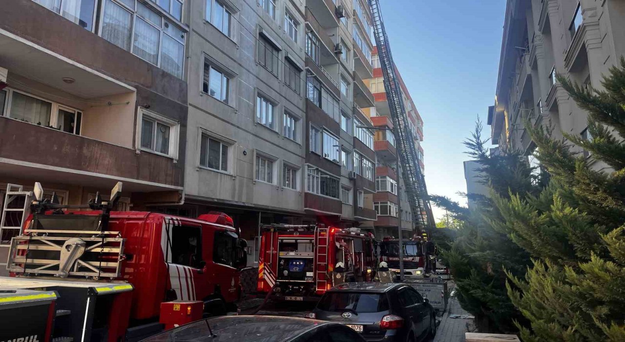 Avcılarda korkutan çatı yangını