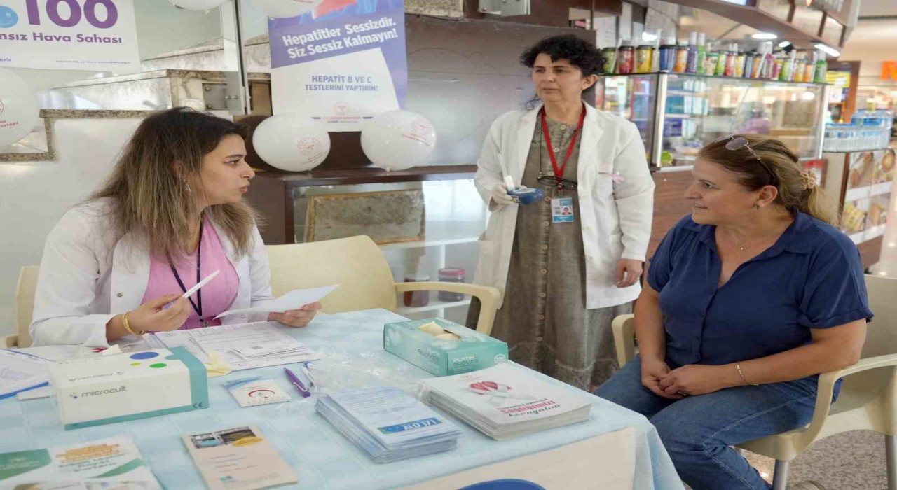 AVMde vatandaşlara sigaranın zararları anlatıldı