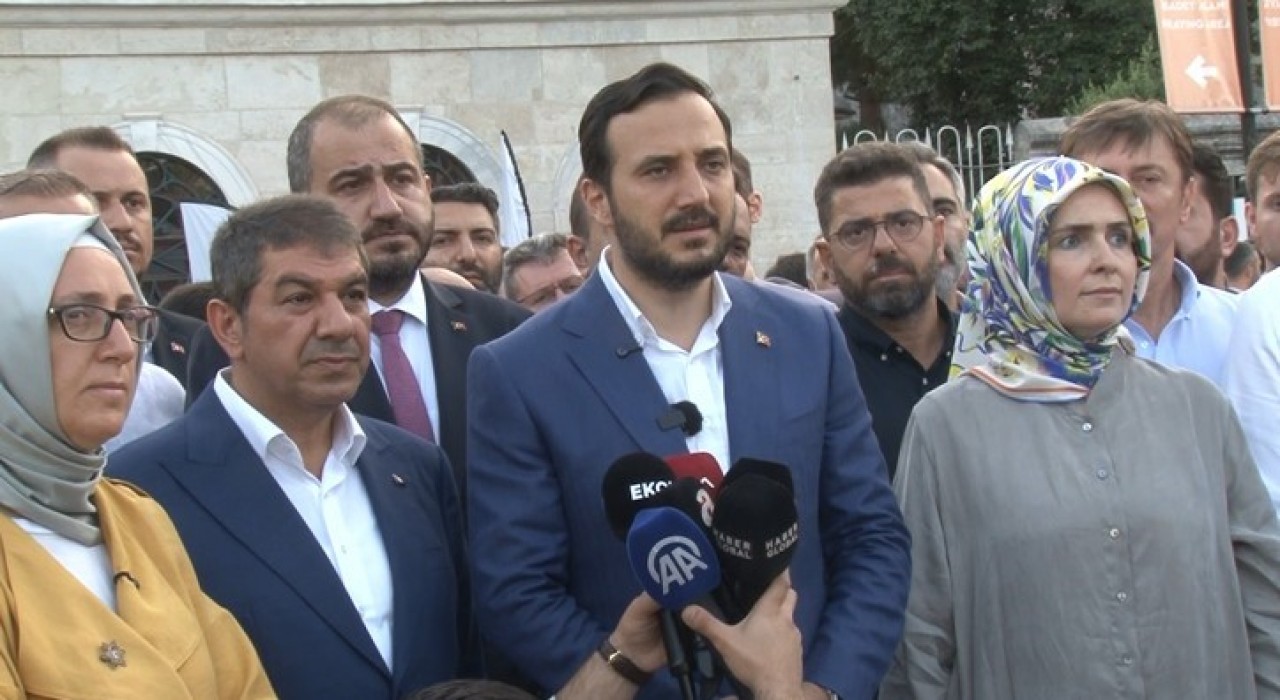 Ayasofyanın ibadete açılışının 5. yılı için sabah namazı programı düzenlendi.