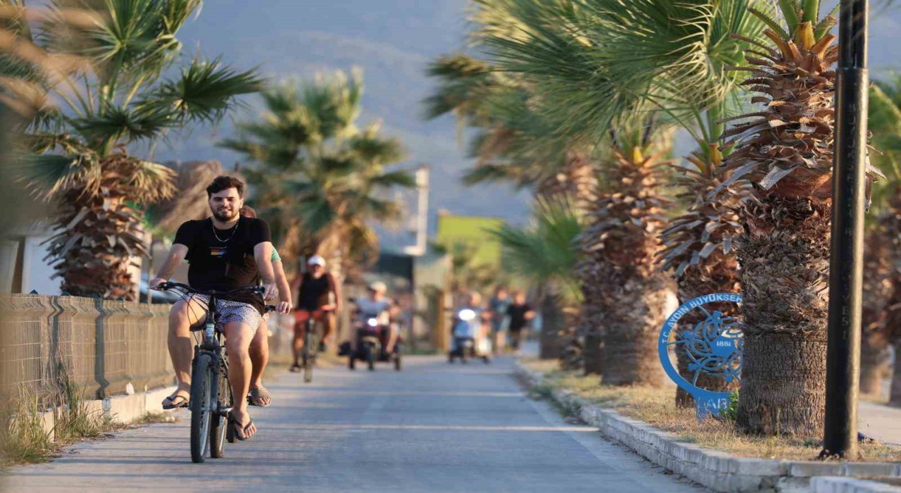 Aydın Büyükşehir Belediyesi Kuşadasındaki çalışmalarını sürdürüyor