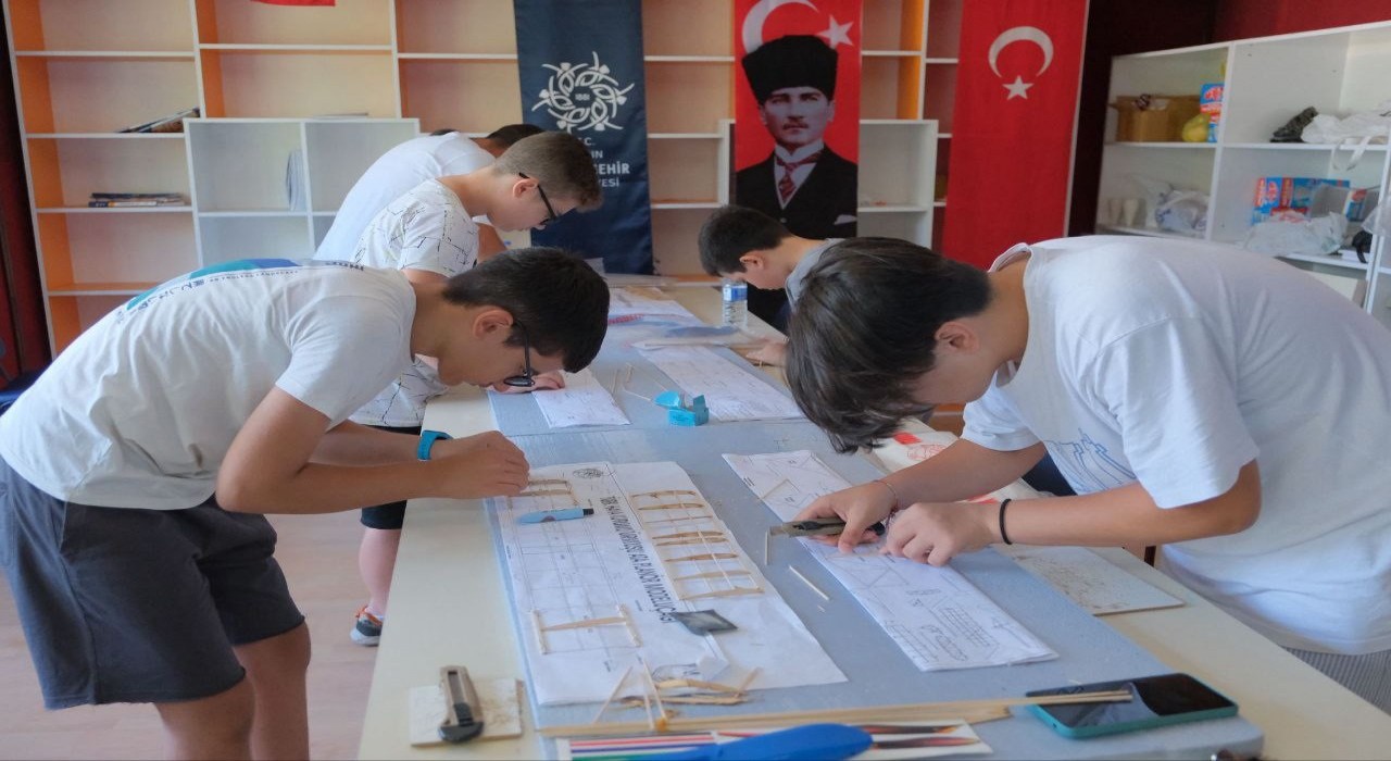 Aydın Büyükşehir Belediyesinin model uçak kursları başladı