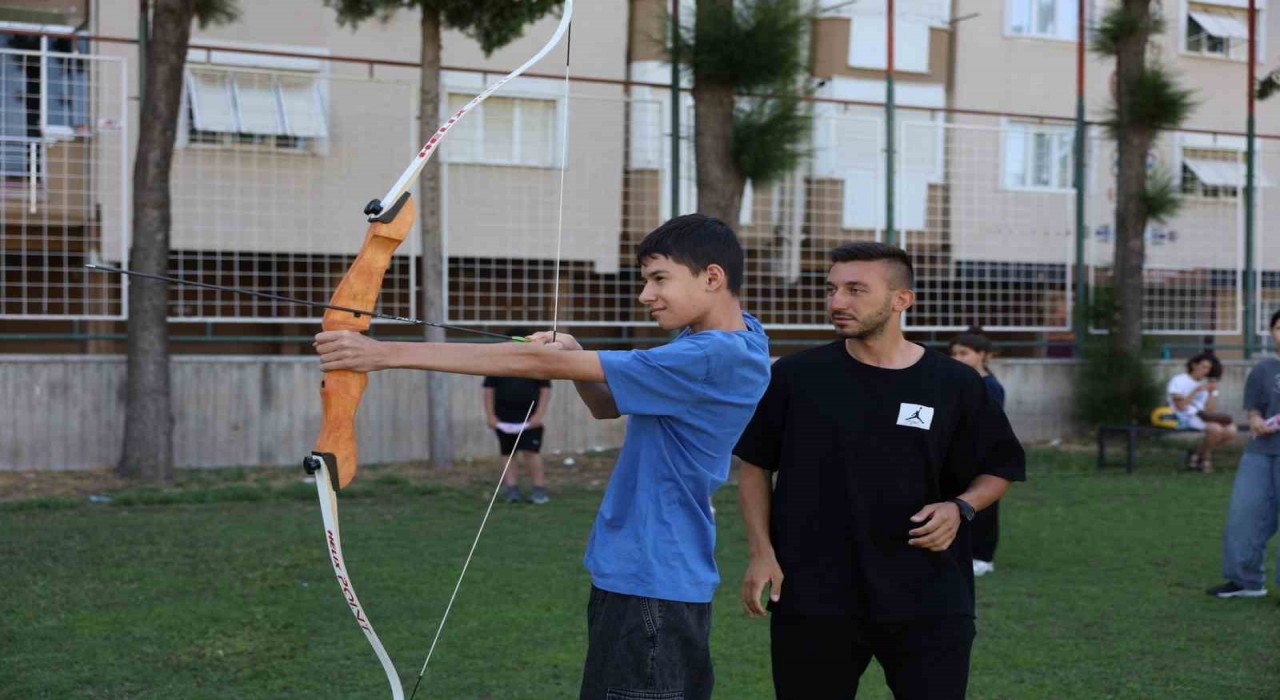 Aydın Büyükşehir Belediyesinin okçuluk kursu ilgi görüyor