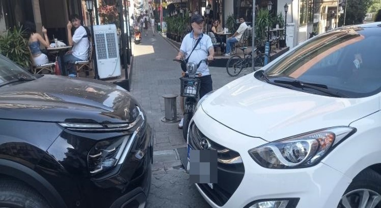 Aydın Efelerde kaldırımlar, engelli ve yaya geçitleri sürekli işgal altında