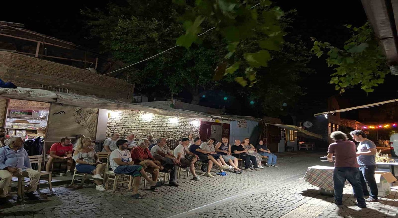 Aydında açık hava mezatı ilgi görüyor