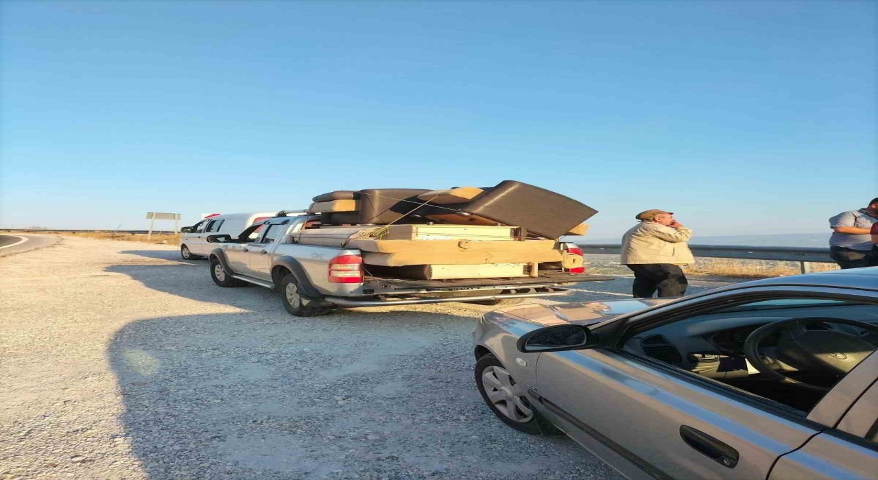 Aydından İzmire yardım eli uzandı, topladıkları eşyaları teslim ettiler