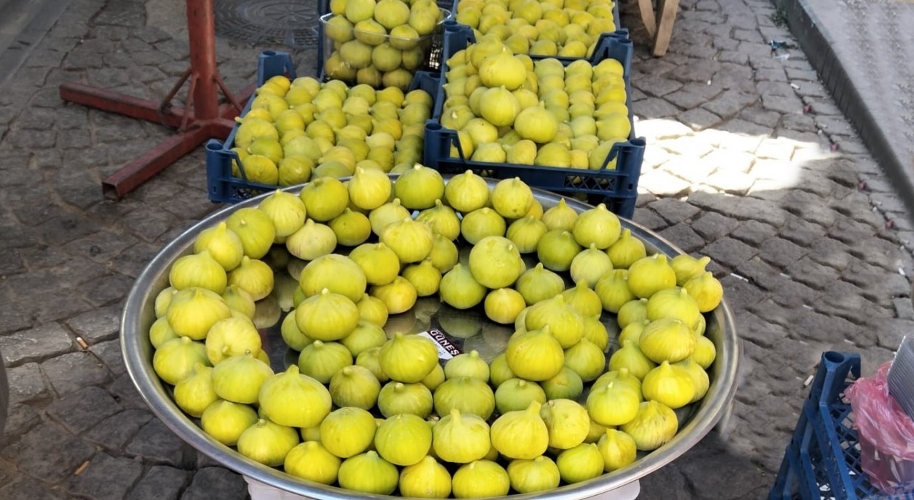 Aydının inciri pazar tezgahlarında 250 liradan satışa sunuldu