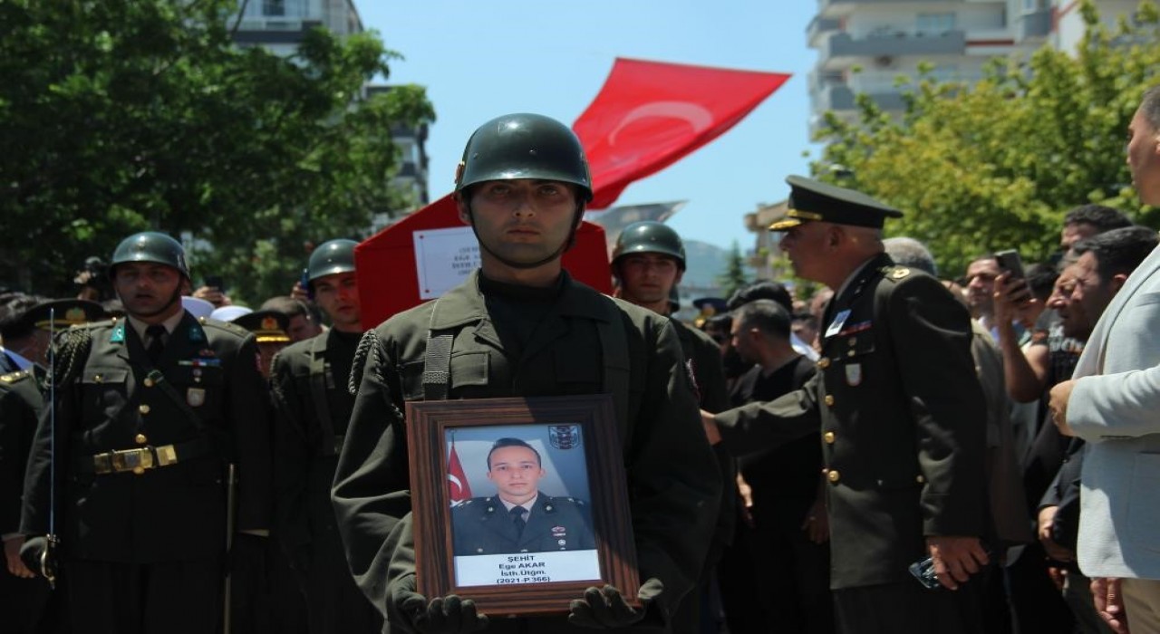 Aydınlı Şehit Üsteğmen Ege Akar, İzmirde dualarla son yolculuğuna uğurladı