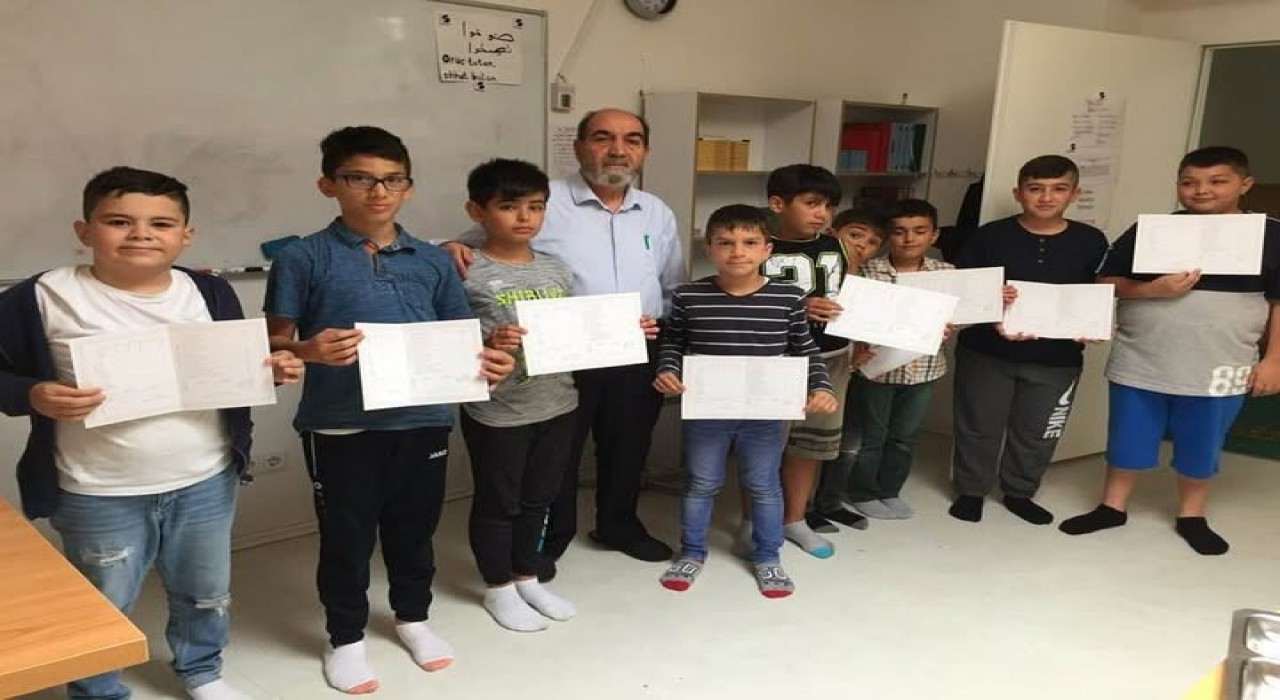 Aydınlı Zeki Hoca, emekli olduktan sonra hayatını Almanyadaki gençlere adadı