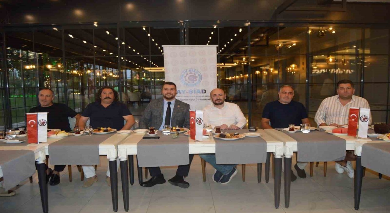 AYSİAD üyeleri istişare toplantısında bir araya geldi