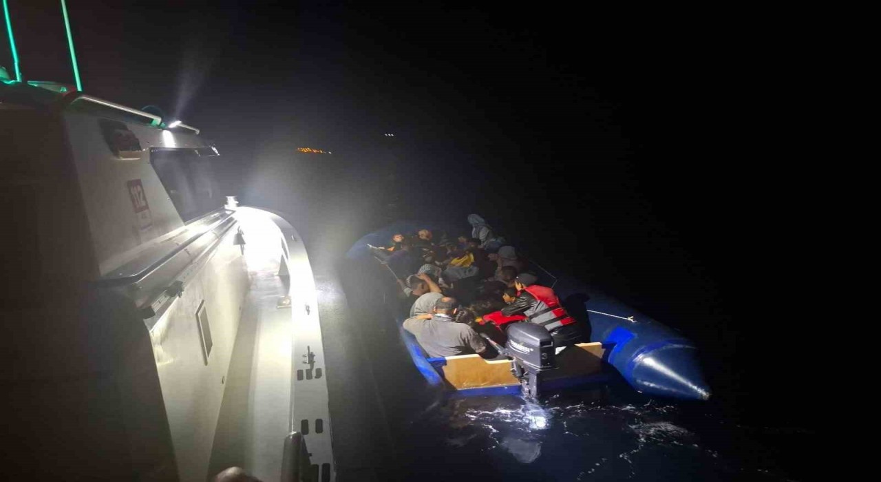 Ayvacık açıklarında 36 kaçak göçmen yakalandı