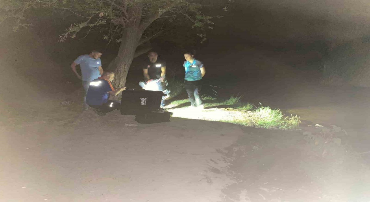 Ayvacıkta dere kenarında kaybolan eski muhtar aranıyor