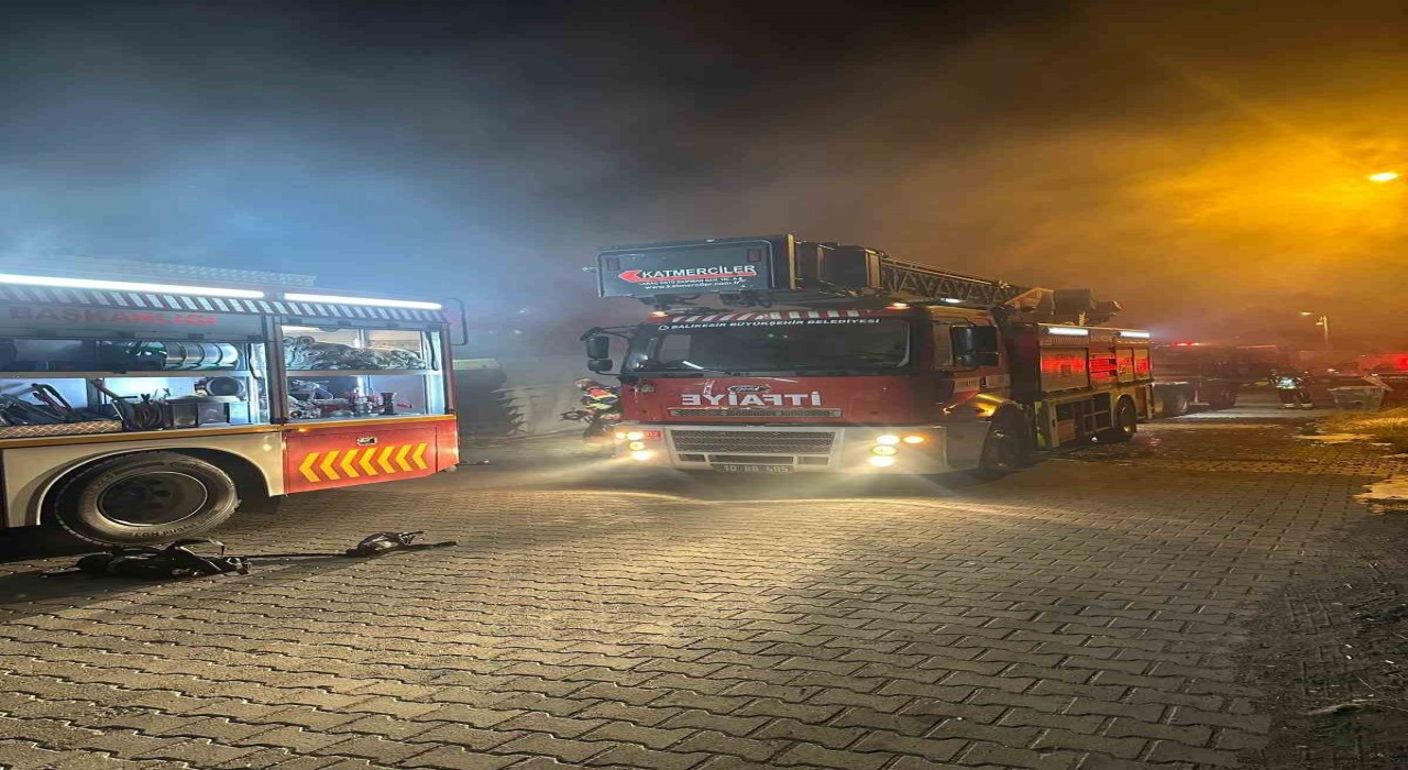 Ayvalıkta zeytinyağı paketleme bölümündeki yangın söndürüldü